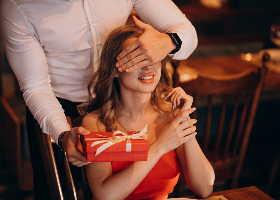 Vrei sa-ti surprinzi iubita? Ofera-i un cadou Victoria’s Secret!