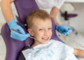 Cum reacționezi ca părinte când copilului îi este teamă de tratamentele dentare
